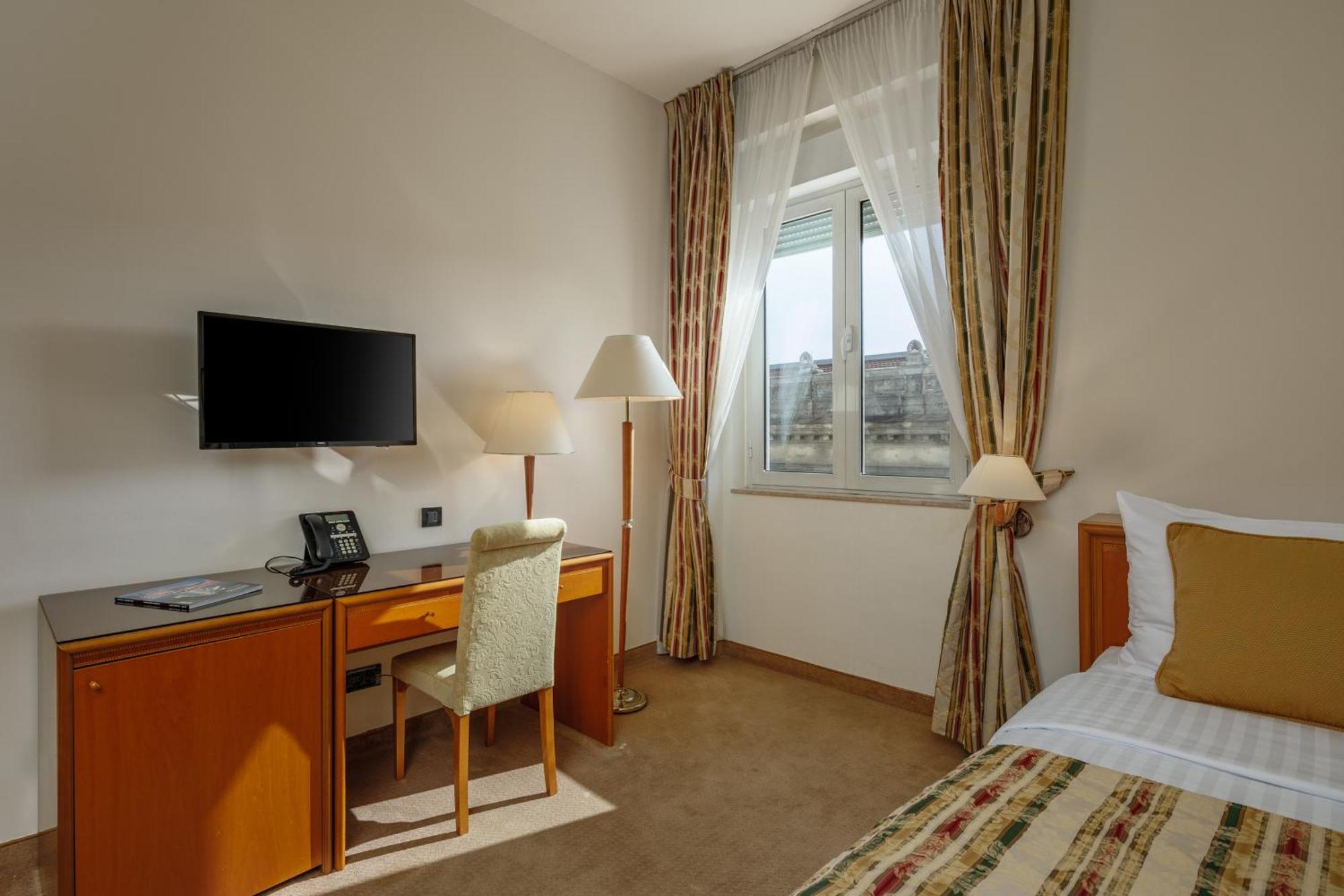 Grand Hotel Bonavia Rijeka Room photo